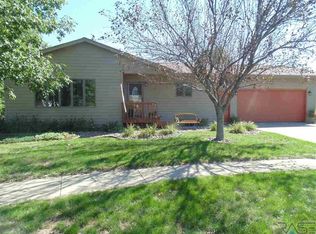 425 S Lakota Cir, Brandon, SD 57005