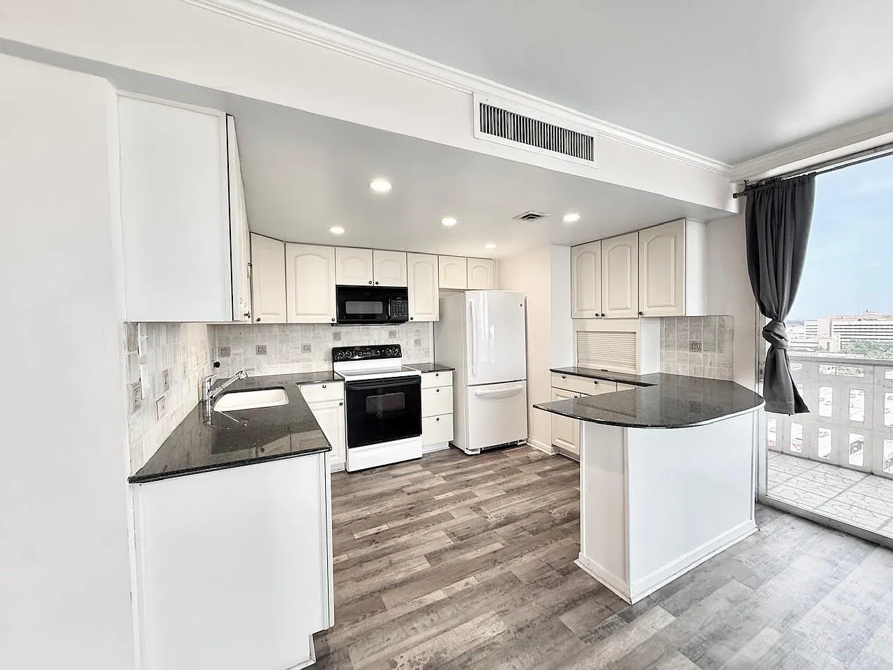 2 bed, 2.0 bath, 1154 sqft, $2,150 — Photo 3