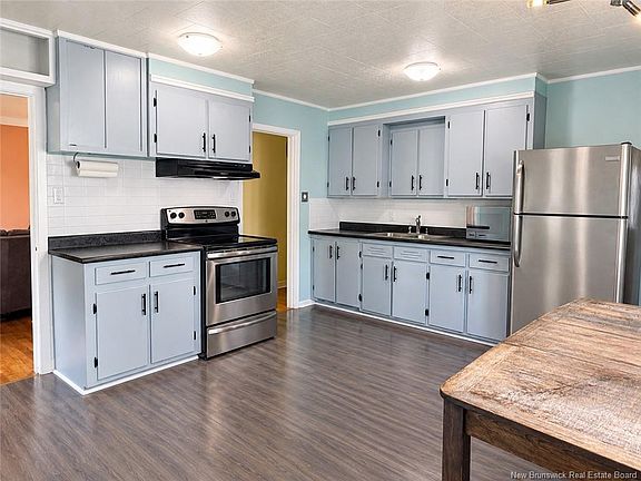 3rd image of 46 Walsh St