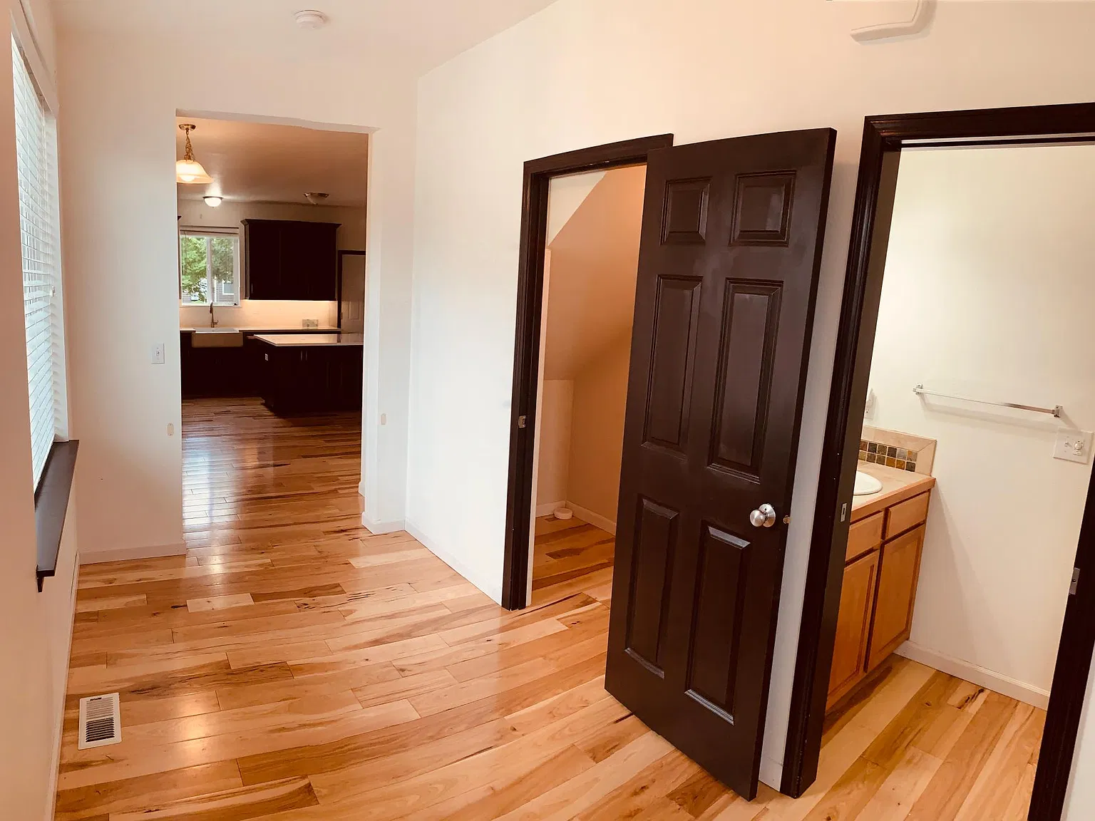 4 bed, 2051 sqft, $2,895 — Photo 4
