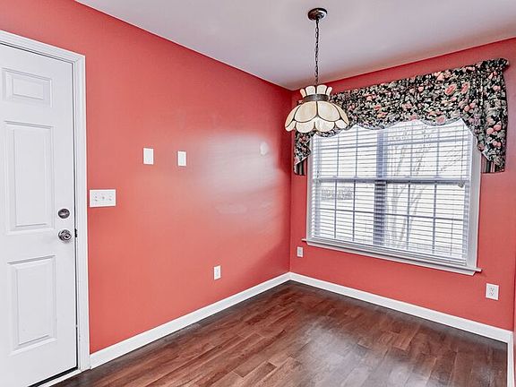 5th image of 10 Montreat Ln