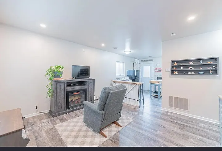 7163 & 7165 W Tulip St — Photo 21