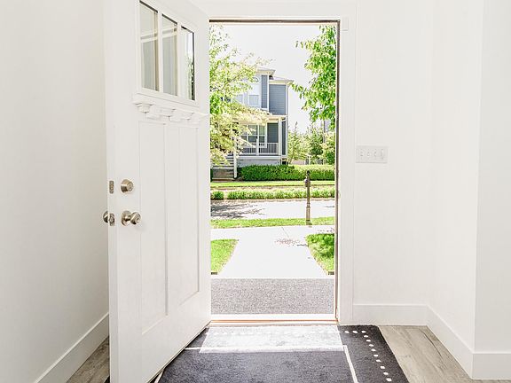 4th image of 1580 S Renwick Blvd