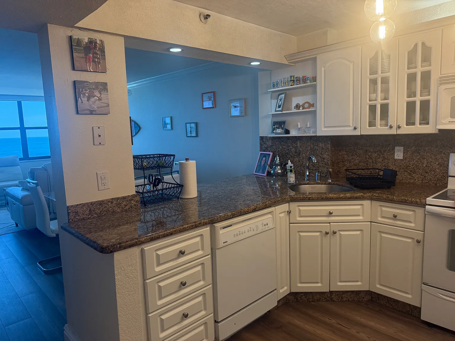 2 bed, 1034 sqft, $6,550 — Photo 2