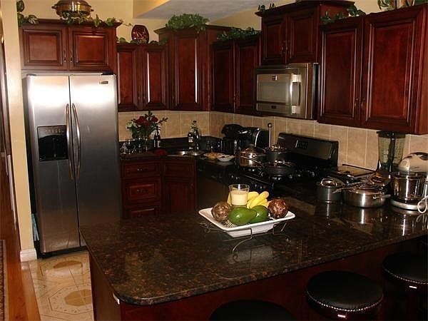 2nd image of 172 Magnolia St #C