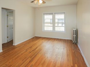 3914 1/2 N Pine Grove Ave #3W, Chicago, IL 60613