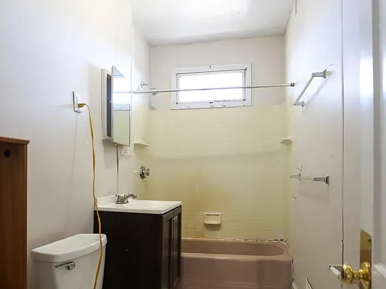 51 Leicester St #2 — Photo 9