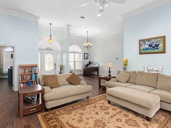 4th image of 107 Wellington Cir