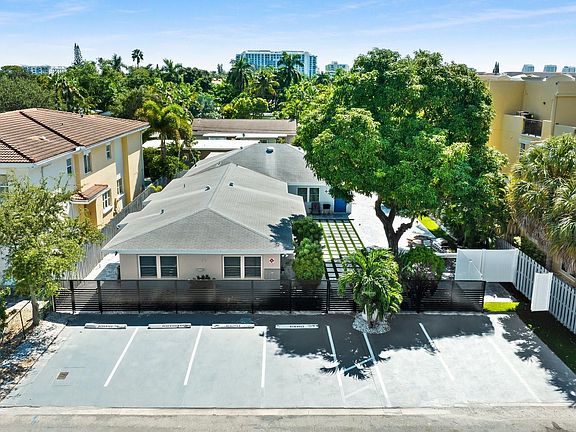 2nd image of 1108 NE 16th Terrace