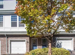 303 Bridgeview Dr, Poughkeepsie, NY 12601
