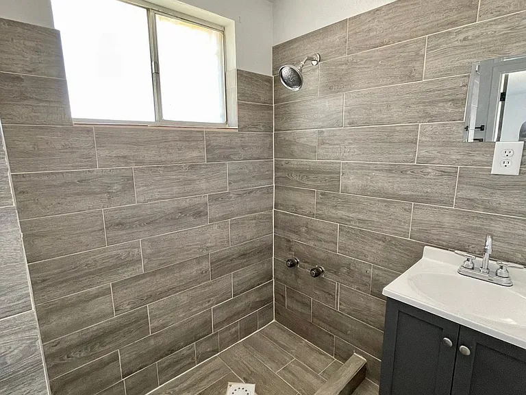 4917 Royal Dr — Photo 12