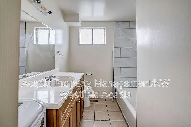 2 bed, 1.0 bath, 900 sqft, $1,290 — Photo 4