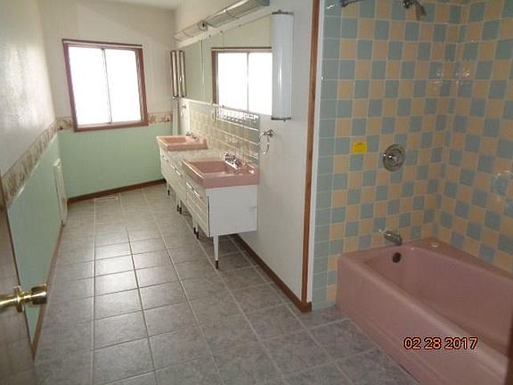 5th image of 111 Peasley Ave