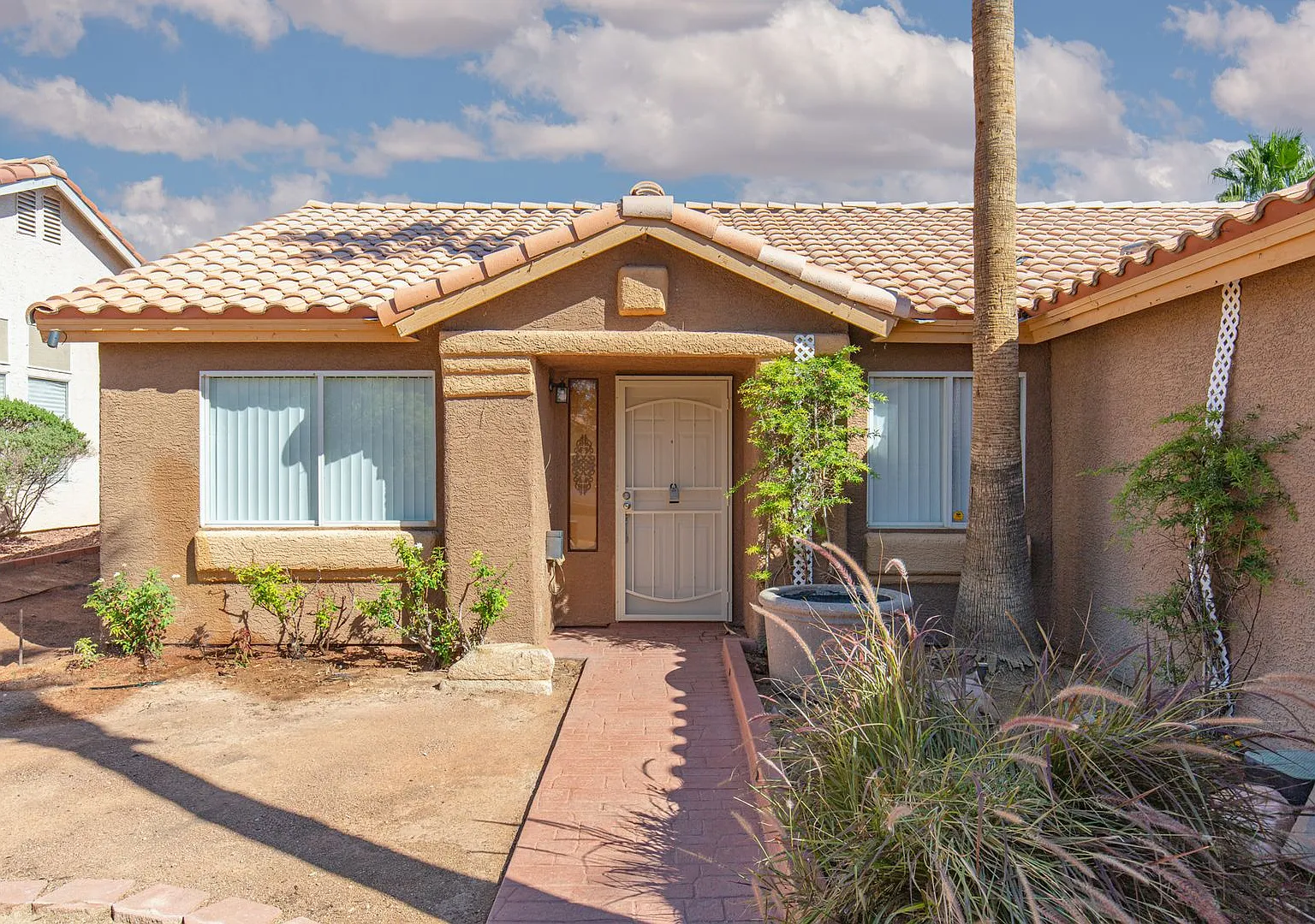 NW single story with four bedrooms and large backyard — Photo 4