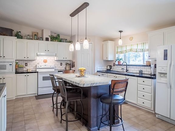 2nd image of 7128 New Castle Dr