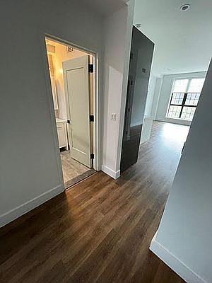 3rd image of 131 Alexander Ave #3A