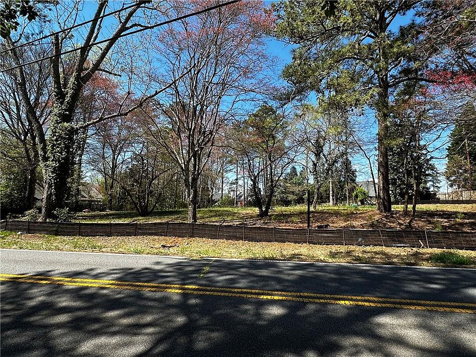 1st image of 143 Woodlawn Dr NE #1