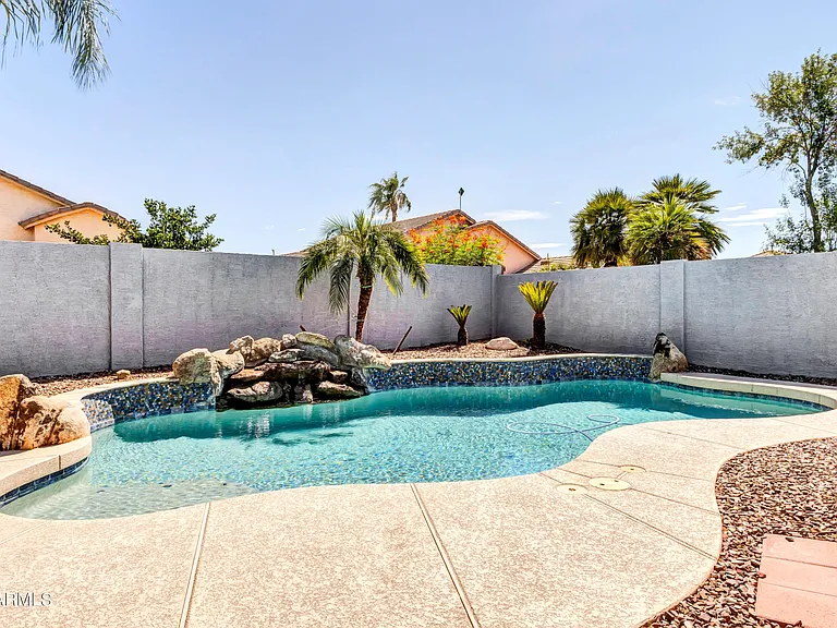 1113 E Betsy Ln — Photo 36