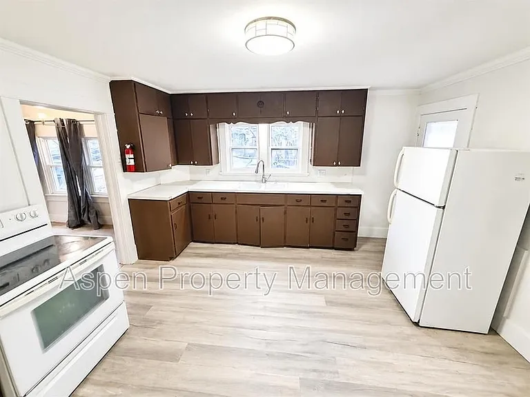 1213 Doemland St — Photo 2