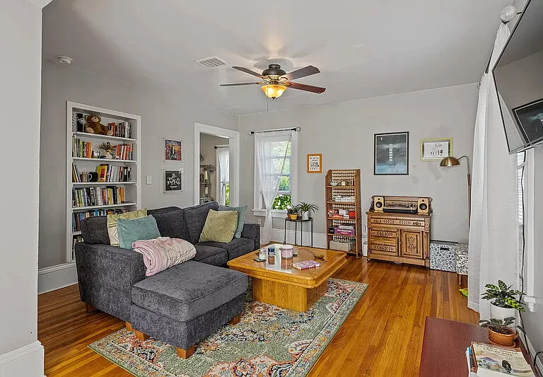 514 Crescent St NE #2 — Photo 6