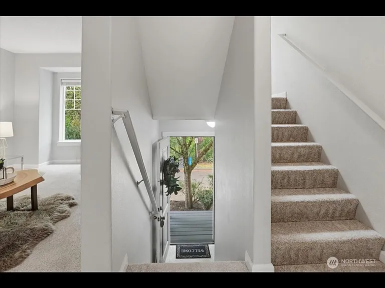 2711 Rossiter Ln — Photo 8