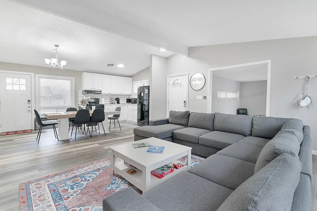 3 bed, 1320 sqft, $2,000 — Photo 4