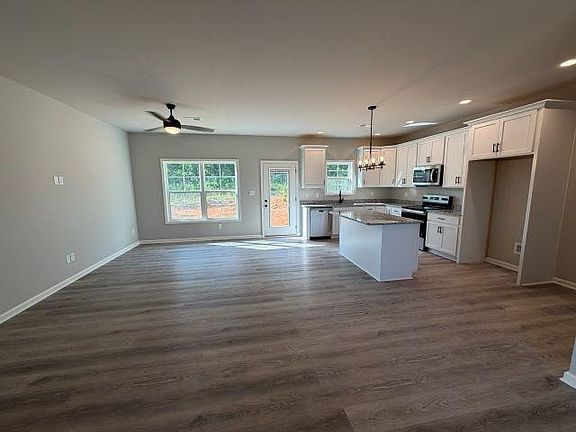 5th image of 211 Memphis St