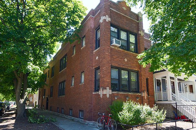 1st image of 2253 W Cornelia Ave #1