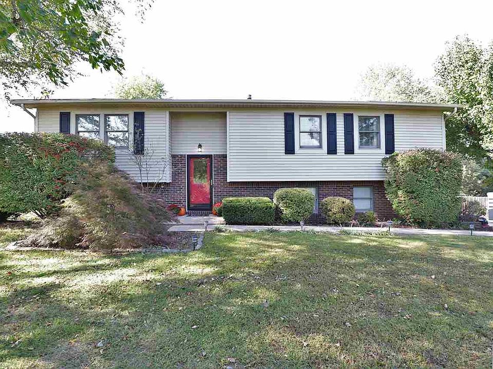1st image of 235 Lakeshore Dr
