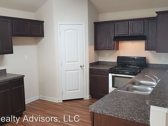 2nd image of 1315 Falcon Dr
