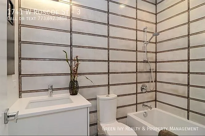 1741 W Roscoe St #3 — Photo 11