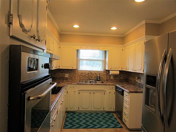5th image of 332 Petunia St