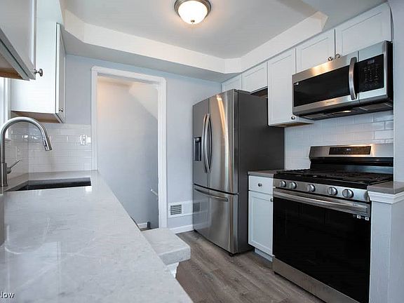 3rd image of 8715 Pinegrove Ave