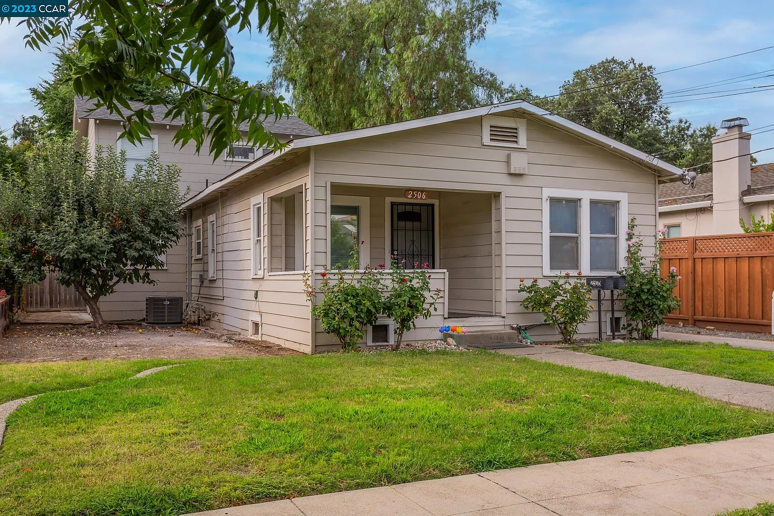 2506 Bonifacio St photo 1