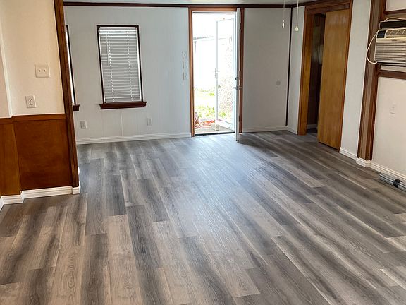 3rd image of 400 Lake Rd