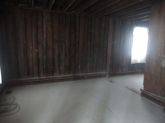 2nd image of 418 W 4th St