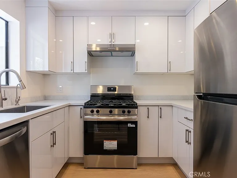 345 N Jackson St #205 — Photo 9