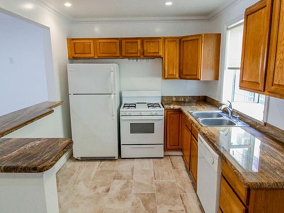 4th image of 1419 N Hayworth Ave #1419
