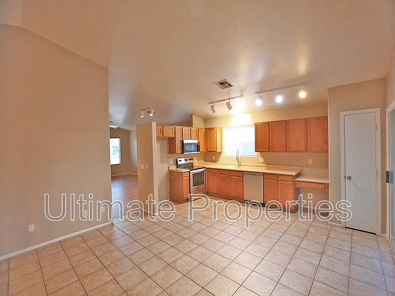 3011 W Zachary Dr — Photo 6