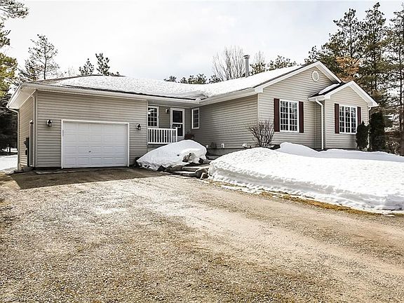 3rd image of 136 Maple Ln