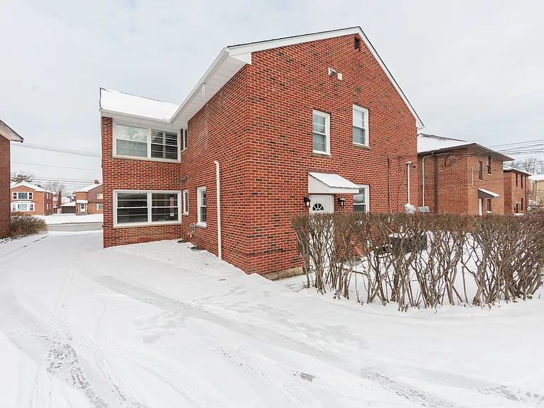 2539 Warrensville Center Rd — Photo 41