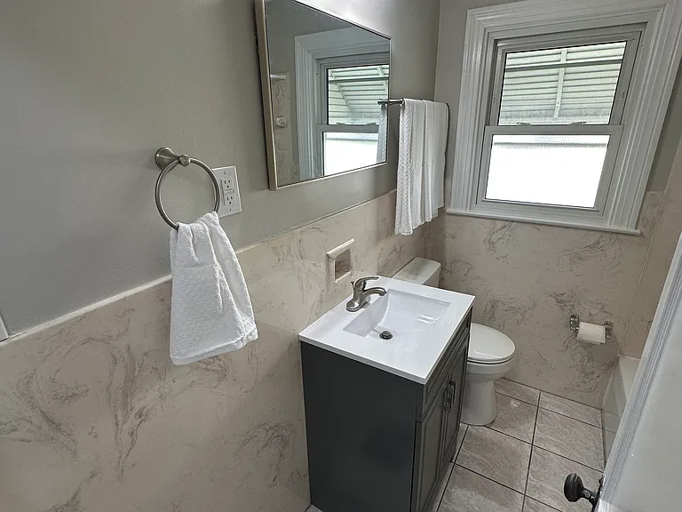 501 Compton St — Photo 5