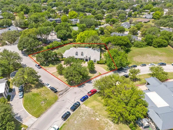 6211 Indian Creek Dr, Fort Worth, TX 76107