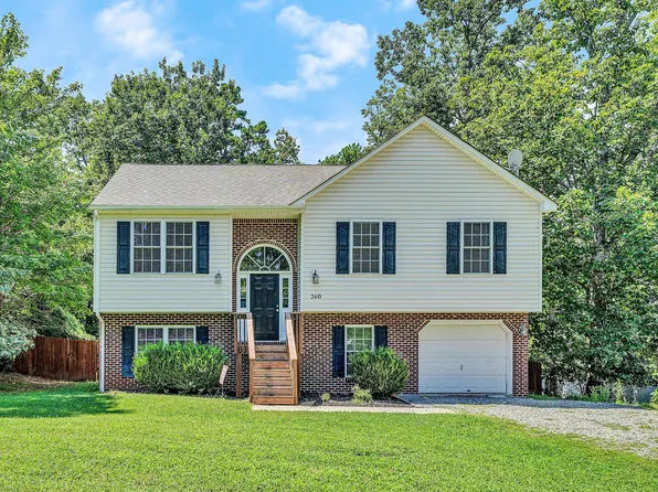 260 Harbor Landing Dr, Moneta, VA 24121
