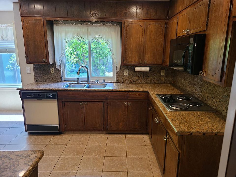 1st image of 3743 Estate Dr