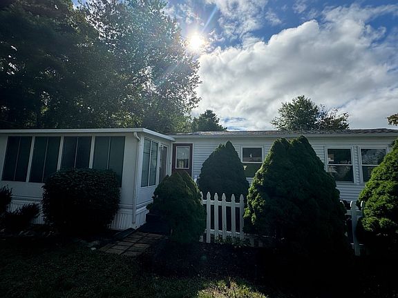 5th image of 24 Hemlock Rd