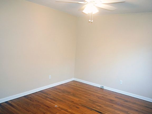 3rd image of 2208 Woodlawn Dr