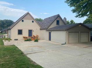 571 Sandy Ln, Arnolds Park, IA 51331