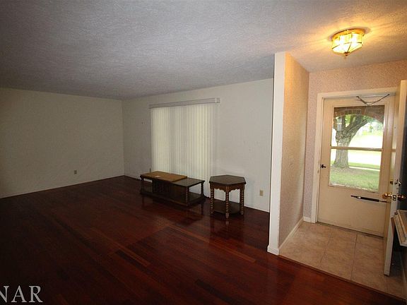 5th image of 2915 Capen Dr