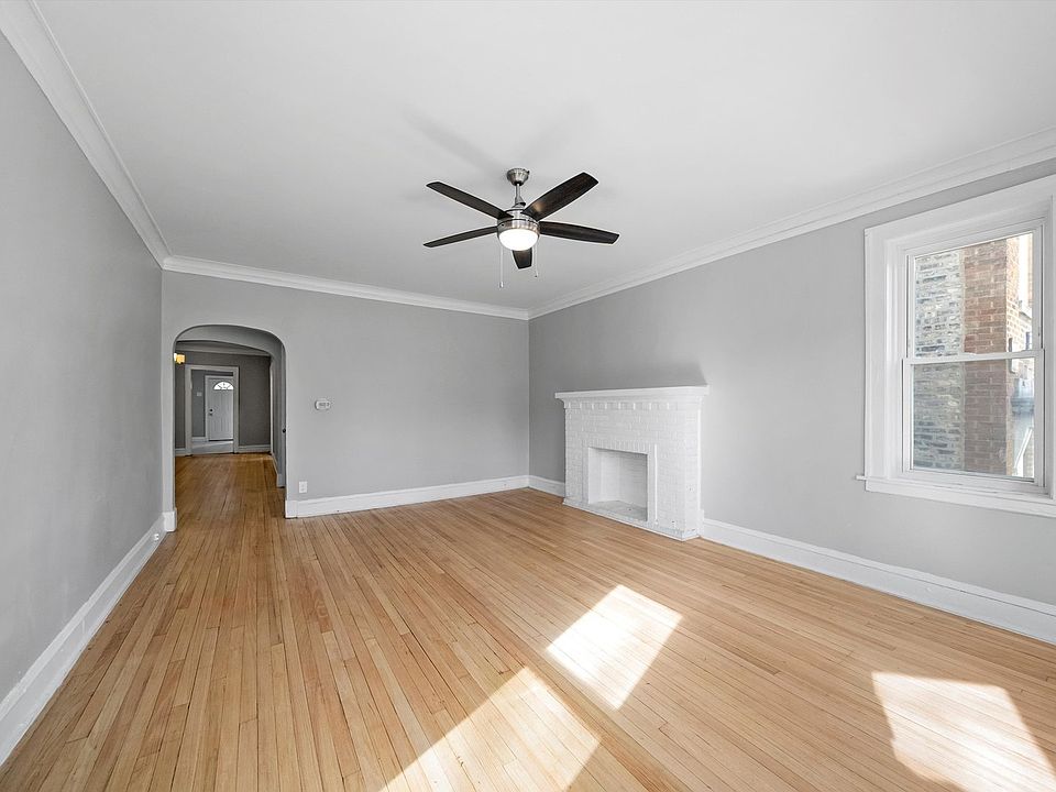 Living room (2 of 2)